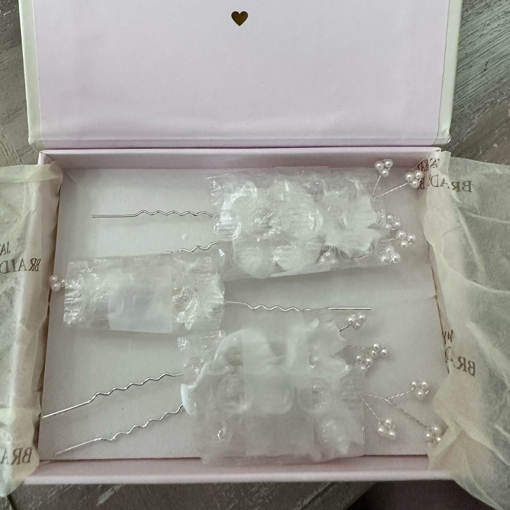 Elegant White Floral Hair Pins - Picture 5 of 5